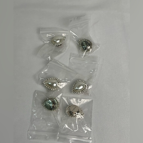 2 Pearl and rhinestone Croc shoe charms - Picture 4 of 4